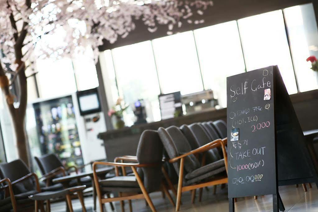 Sims Hotel Jeju Eksteriør bilde