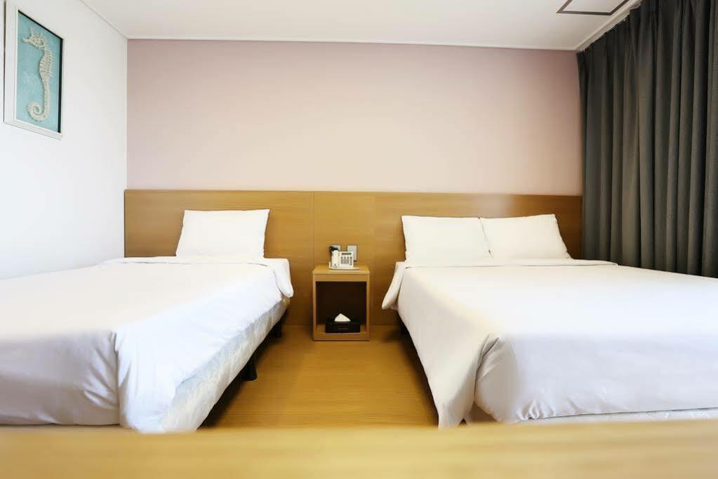 Sims Hotel Jeju Eksteriør bilde