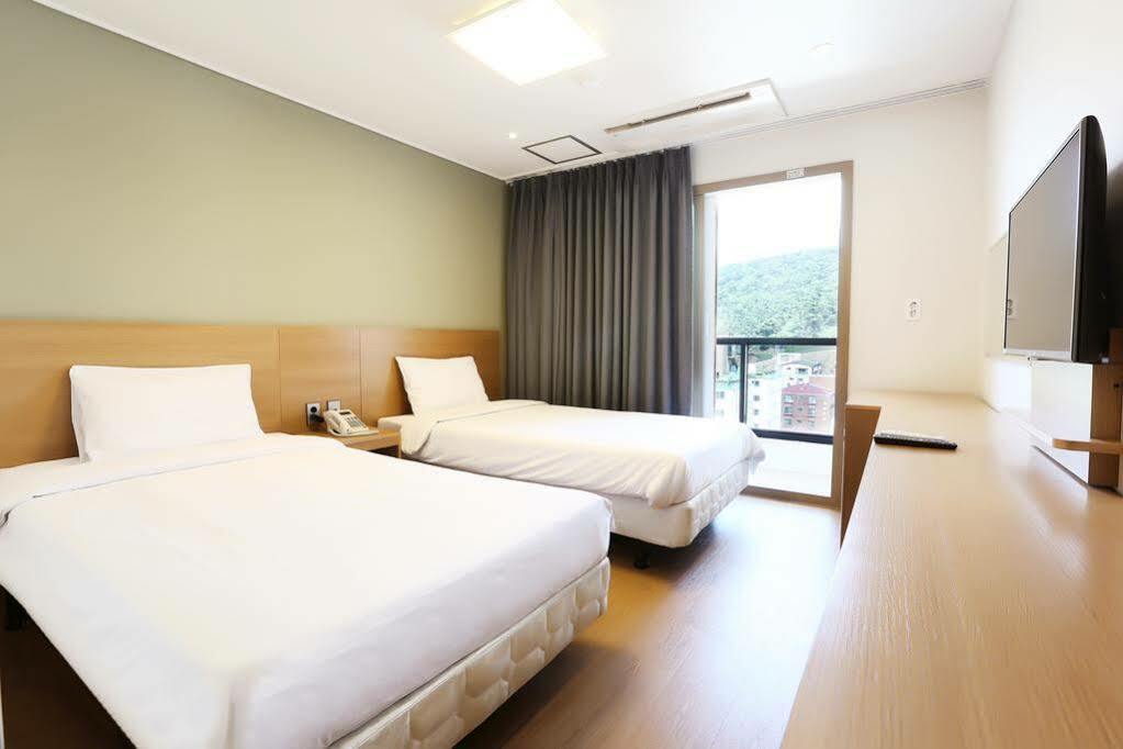 Sims Hotel Jeju Eksteriør bilde
