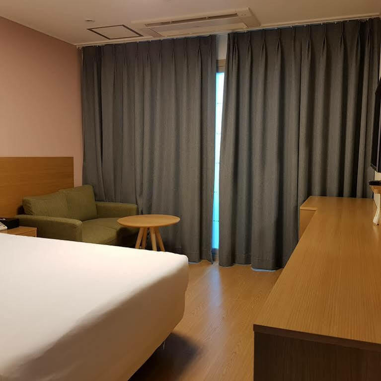 Sims Hotel Jeju Eksteriør bilde